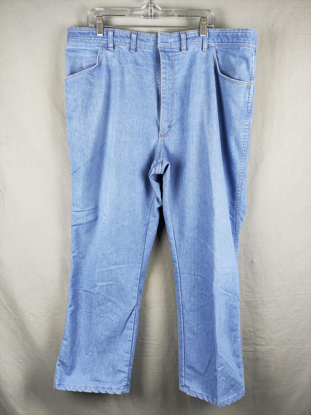 Wrangler Jeans Mens 44x30 Light Wash Blue Relaxed Fit Straight Leg Denim